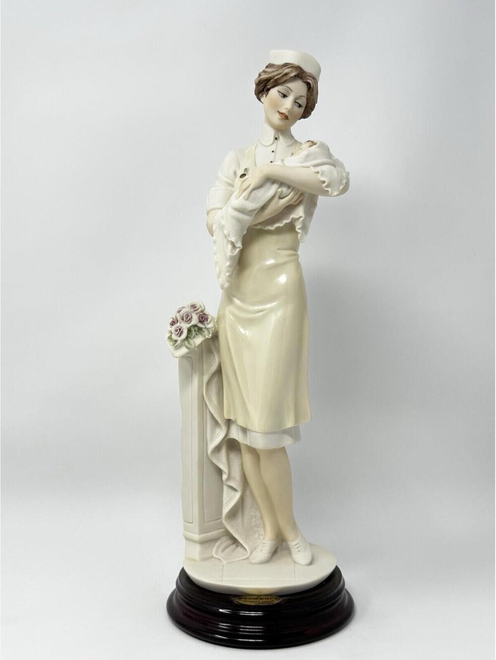 Giuseppe Armani Nurse with Child L'Infermiera Sculpture 0693-F - In Original Box
